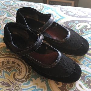Comfy Aerosoles Mary Janes